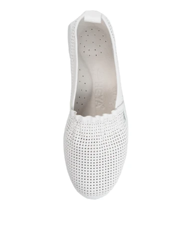 Белые мокасины Heya Shoes с перфорацией