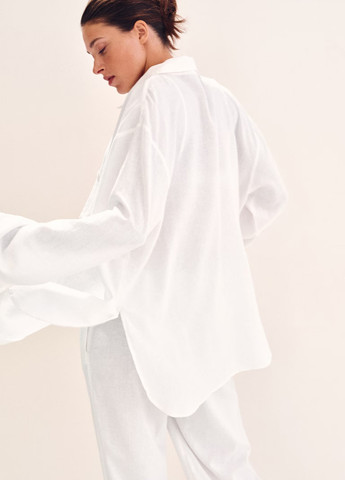 Белая кэжуал рубашка однотонная H&M
