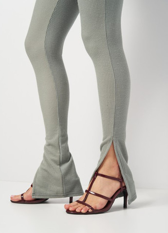 Серо-зеленые демисезонные леггинсы PrettyLittleThing