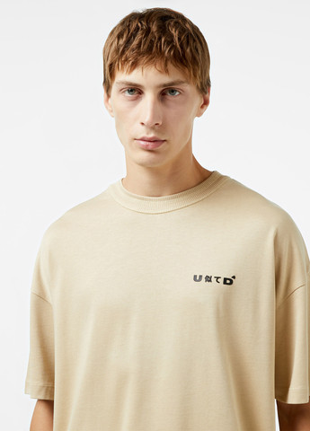 Светло-бежевая футболка UNITED4