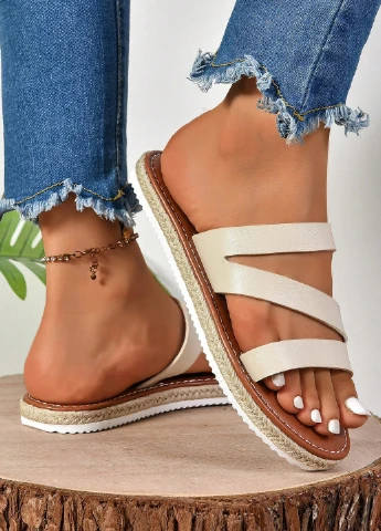 Белые шлепанцы SHEIN