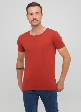 Красная футболка Allsaints