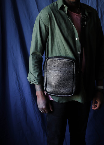 Практичная мужская сумка мессенджер ручной работы из натуральной фактурной кожи черного цвета Boorbon (253412644)