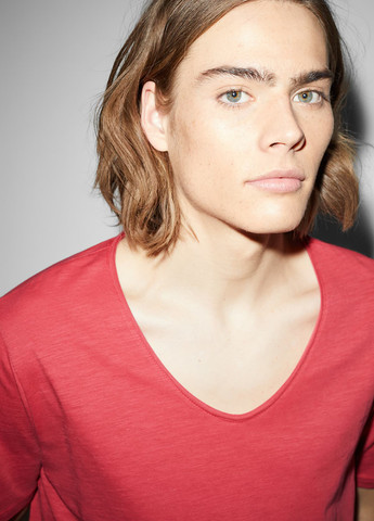 Красная футболка C&A