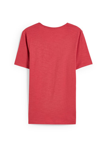 Красная футболка C&A