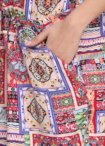 Персиковое кэжуал платье Bon Voyage с абстрактным узором