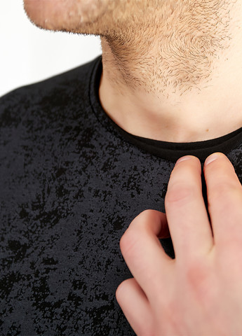 Черная футболка Demma