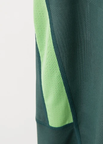 Зеленая футболка H&M