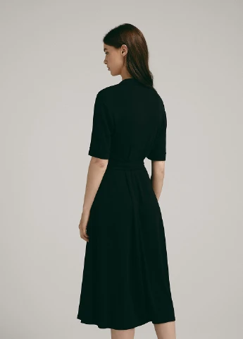 Черное деловое платье Massimo Dutti однотонное