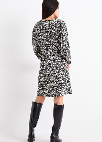 Черно-белое деловое, кэжуал платье клеш C&A с абстрактным узором