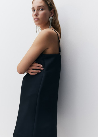 Чорна коктейльна, кежуал сукня H&M однотонна