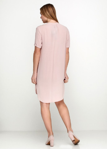 Светло-розовое кэжуал платье MBYM однотонное