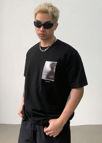 Черная футболка SHEIN