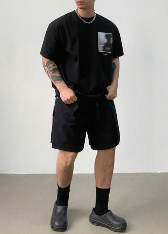 Черная футболка SHEIN