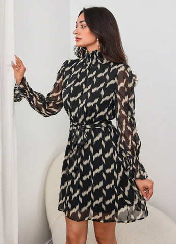 Чорна кежуал сукня а-силует SHEIN з абстрактним візерунком