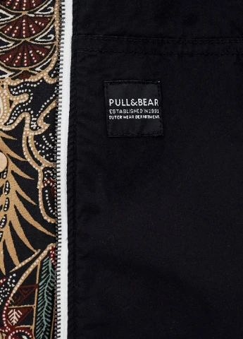 Чорна демісезонна вітровка Pull & Bear