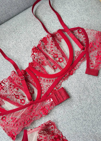 Червоний демісезонний комплект (бюстгальтер, трусики, пояс для панчох) NOVA VEGA