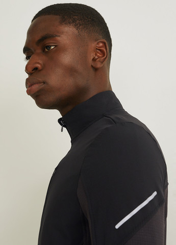 Черная демисезонная ветровка C&A