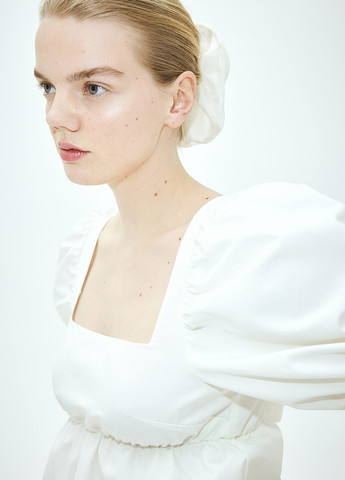 Біла блуза з баскою H&M