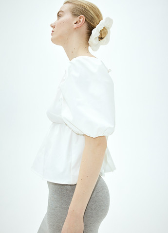 Біла блуза з баскою H&M