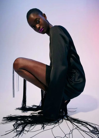 Черное повседневный платье с открытой спиной H&M однотонное