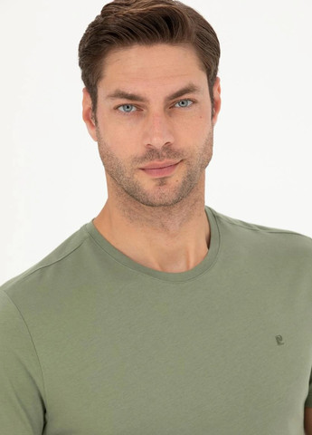 Хаки (оливковая) футболка Pierre Cardin