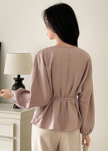 Пудрова блуза на запах SHEIN