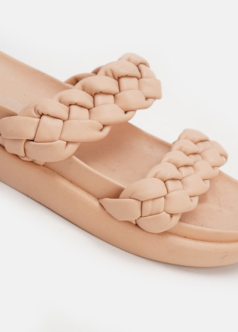 Бежевые шлепанцы Jennyfer плетение