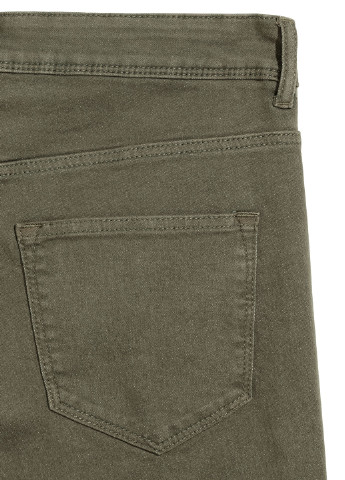 Оливковые демисезонные зауженные джинсы H&M