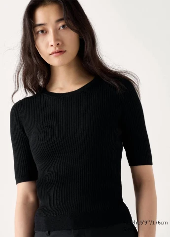 Черный демисезонный свитер джемпер Uniqlo