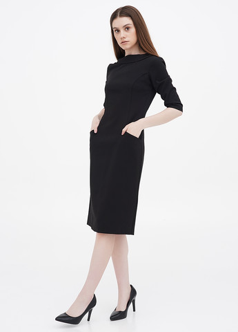 Черное деловое платье футляр Maurini однотонное