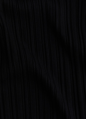 Черное кэжуал платье с открытыми плечами H&M однотонное