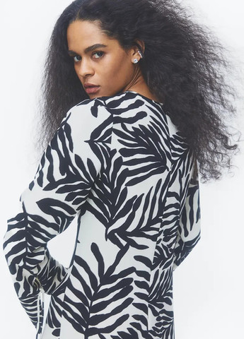 Кремова кежуал сукня а-силует H&M з абстрактним візерунком