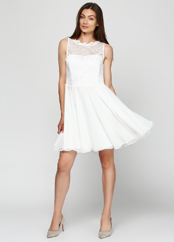 Белое коктейльное платье Swing однотонное