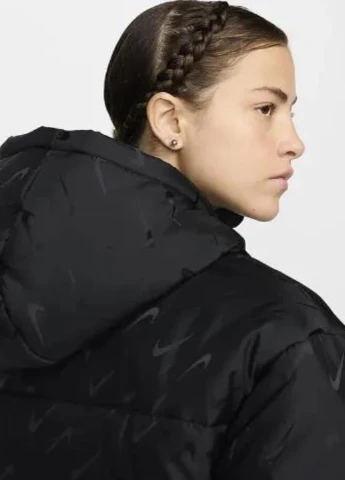 Чорна демісезонна куртка fv7941-010 Nike W NSW TF SNFL NK CLSC PFR AOP