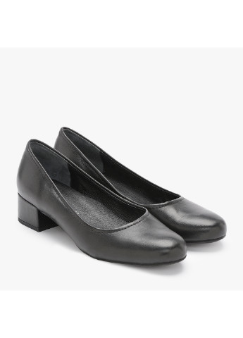 Черные женские туфли на низком каблуке - фото