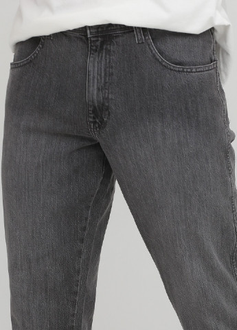 Серые демисезонные джинсы Wrangler