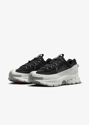 Цветные демисезонные кроссовки fv2295-001 Nike Zoom Vomero Roam
