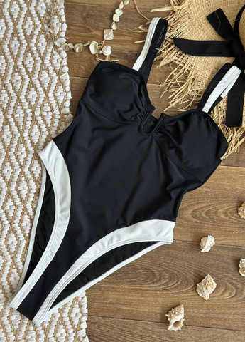 Чорний літній цільний купальник жіночий суцільний NOVA VEGA