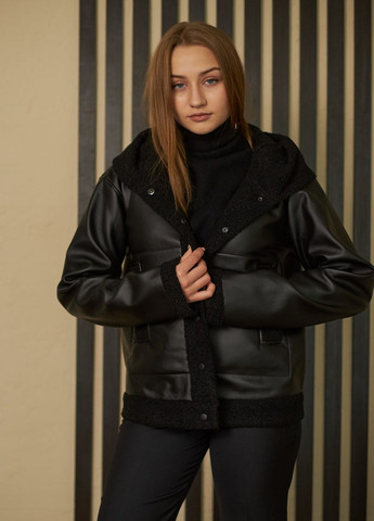 Чорна демісезонна куртка MiNiMax