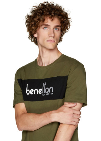 Хакі (оливкова) футболка United Colors of Benetton
