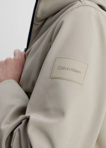 Бежевая демисезонная куртка Calvin Klein