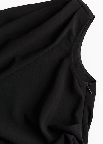 Черное коктейльное платье с открытыми плечами H&M однотонное