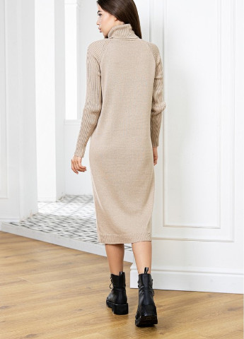 Бежевое кэжуал вязаное платье "софи" - бежевый Prima Fashion Knit однотонное