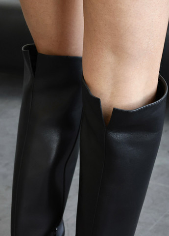 Черные осенние ботфорты Le'BERDES