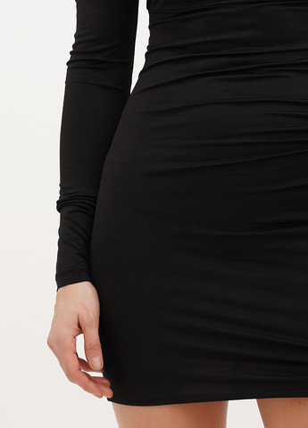 Чорна вечірня сукня силуетна, з відкритою спиною Vicolo однотонна