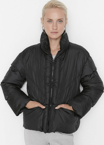 Черная демисезонная куртка Trendyol