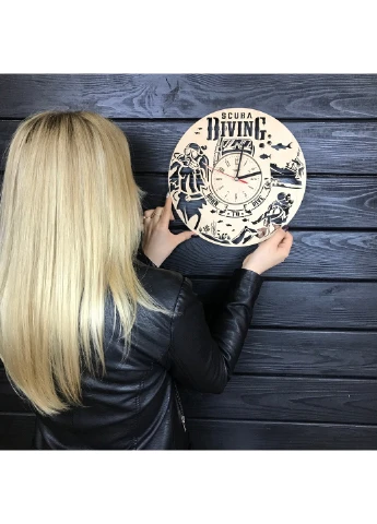 Концептуальний інтер`єрний годинник з дерева «Підводне плавання» 7Arts (253567367)
