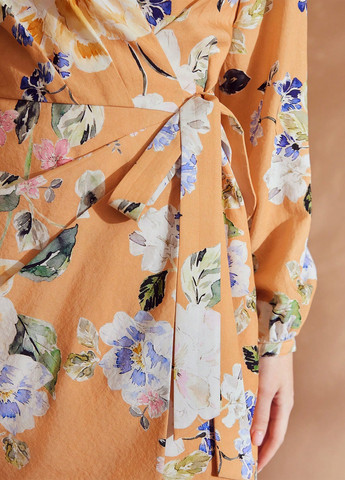 Комбинированное кэжуал платье на запах SHEIN с цветочным принтом