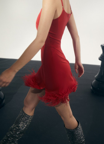 Красное вечернее платье с открытыми плечами Gepur однотонное